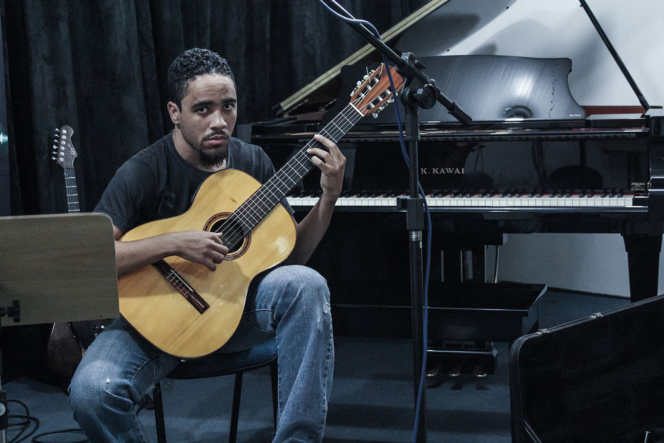 Instrutor Anderson Estima (Guitarra e Violão) - 01/67