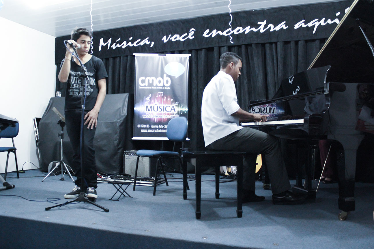 Gabriel Benigno de A. Ribeiro (Canto) <br> e Amauri Balbino (Piano) - 23/67