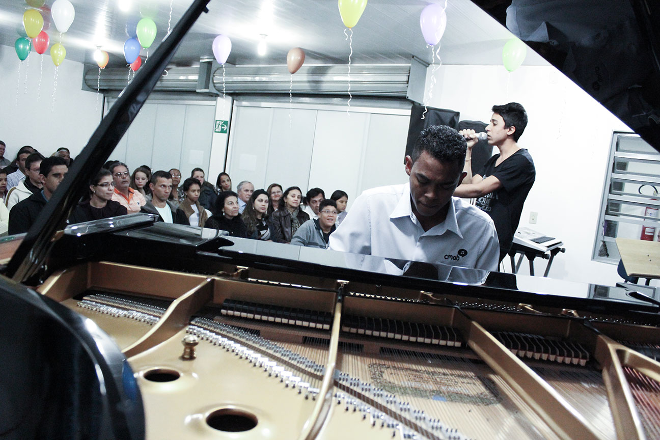 Gabriel Benigno de A. Ribeiro (Canto) <br> e Amauri Balbino (Piano) - 27/67