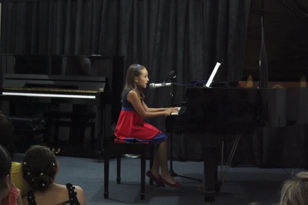 Júlia Cunha Torga (Piano/Canto - 08/69)